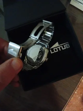 Reloj Lotus Negro y Plateado