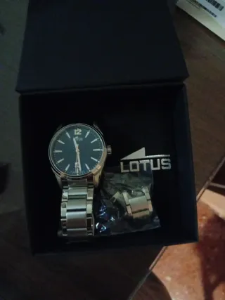 Reloj Lotus Negro y Plateado