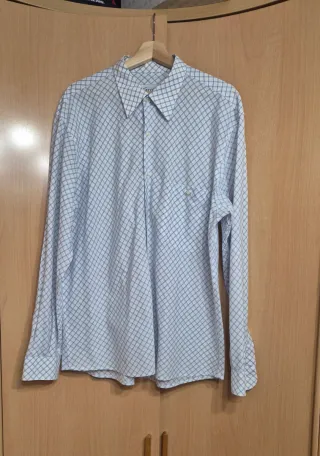 Camisa de cuadros azul y blanco