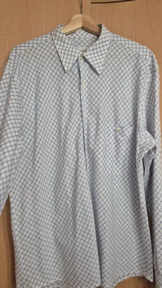 Camisa de cuadros azul y blanco