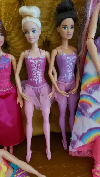 Lotto 8 bambole Mattel