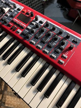 Nord Electro 6D 73 Teclado