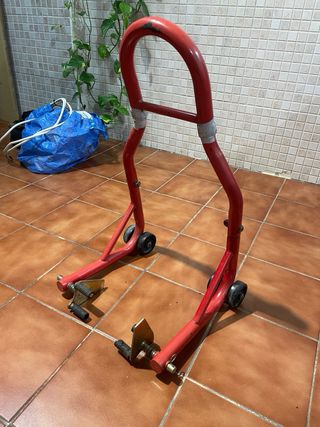 Caballete delantero moto rojo