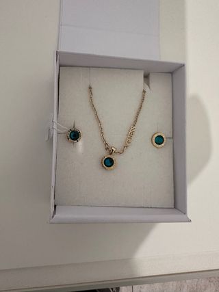 Coppia orecchini e collana Guess oro verde