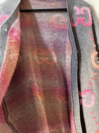 Cárdigan GG Gris y Rosa Talla Única. Estilo Gucci