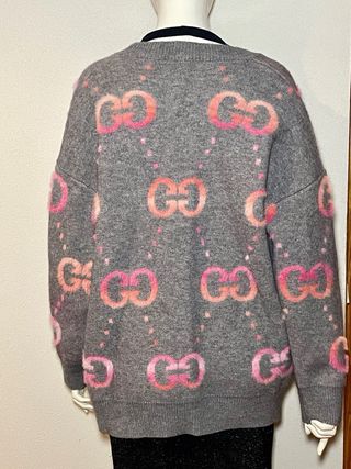 Cárdigan GG Gris y Rosa Talla Única. Estilo Gucci