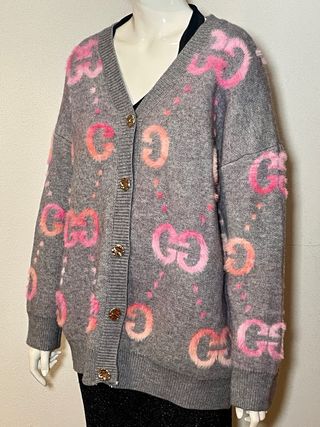Cárdigan GG Gris y Rosa Talla Única. Estilo Gucci