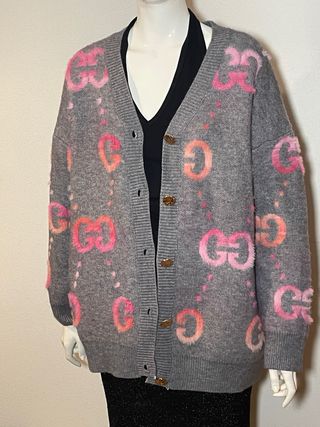 Cárdigan GG Gris y Rosa Talla Única. Estilo Gucci