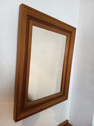 Mueble de entrada de madera y espejo