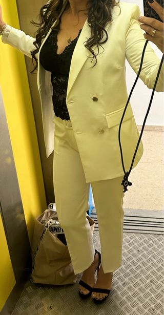 Traje chaqueta elegante blanco /botones plata/