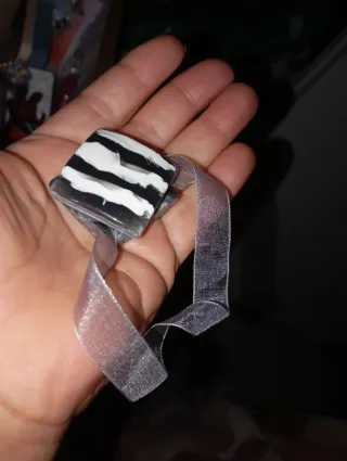 Brazalete Diseño Rayas Blanco y Negro