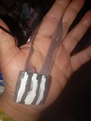 Brazalete Diseño Rayas Blanco y Negro