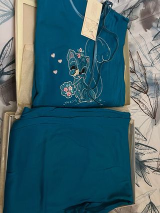 Pigiama vintage con ricamo scoiattolo