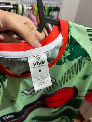 Camiseta deportiva Vive, 2024. Torneo.