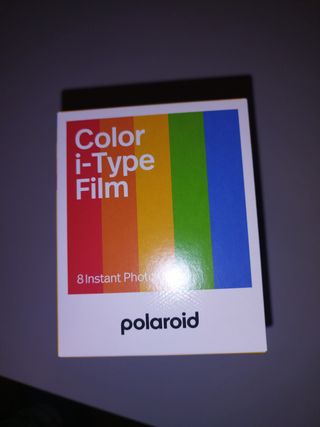 Polaroid Now Cámara Instantánea + Film