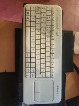 Teclado Logitech K400 con Touchpad Español