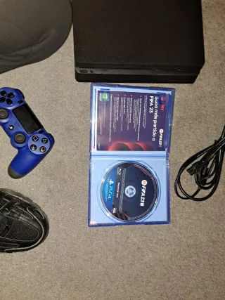 PS4 Nera 1TB + Controller Blu + FIFA 23