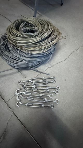 Cabo de aço e esticadores