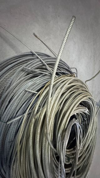 Cabo de aço e esticadores