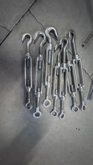 Cabo de aço e esticadores