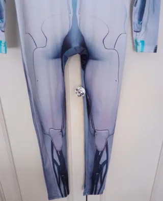 Mono futurista cyborg androide talla L a estrenar