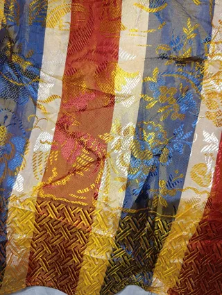 ANTIGUA COLCHA TIPO SEDA ADAMASCADA