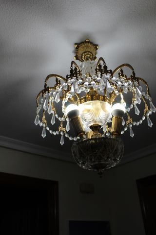 Lámpara de araña dorada de los 90