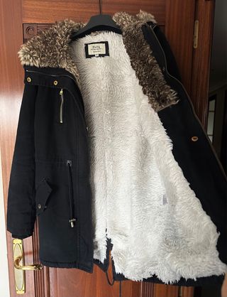 Abrigo Softy negro con borreguito. Talla S