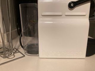 Cafetera Nespresso Krups Blanca  Con dispensador