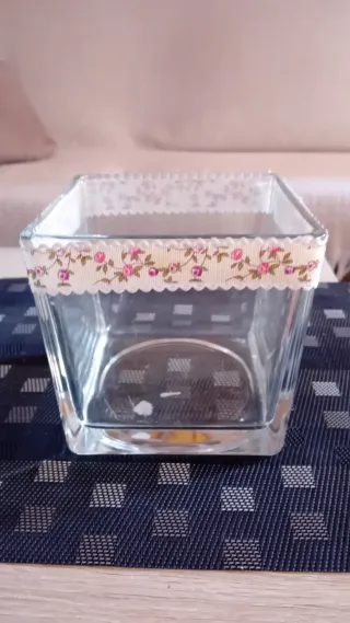 2 jarrones de cristal con cinta floral