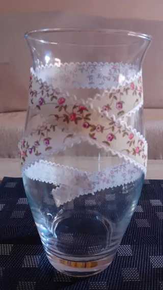 2 jarrones de cristal con cinta floral