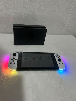 Nintendo Switch Blanca y Negra + Accesorios