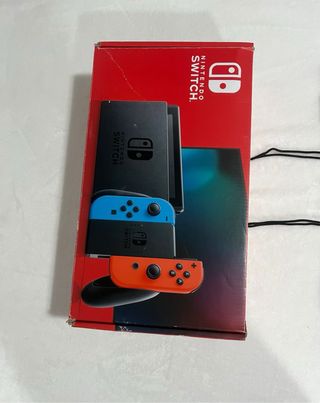 Nintendo Switch Blanca y Negra + Accesorios
