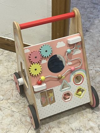 Andador de madera para bebé