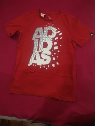 Camiseta Adidas Roja  Talla 10 152 cm.