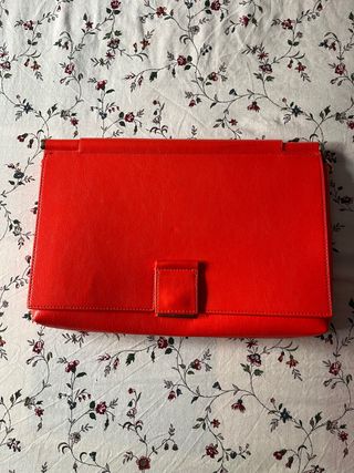 Bolso de mano naranja y rojo