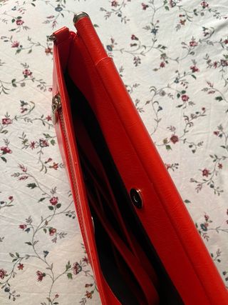 Bolso de mano naranja y rojo