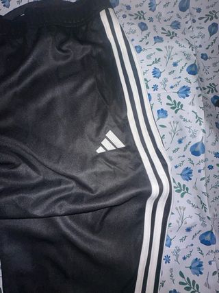 Pantalón Adidas Negro con Rayas Blancas