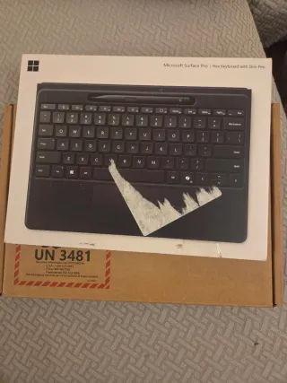 Microsoft Surface Pro 11 Copilot+ PC OLED.