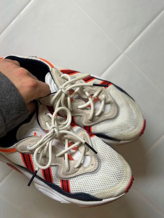 Adidas Ozweego rojas y blancas