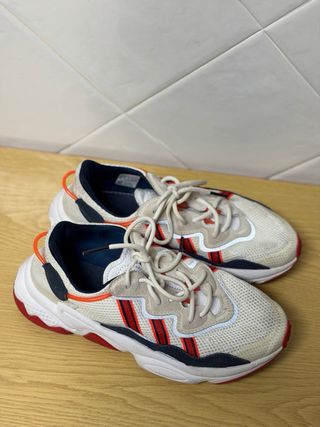 Adidas Ozweego rojas y blancas