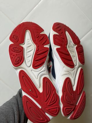 Adidas Ozweego rojas y blancas