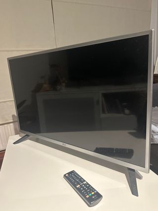 Televisor LG 32"webOS tv LJ590U