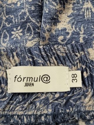 Elegante pantalón ancho fluido.