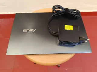 Asus Zenbook UX425 16GB RAM 2TB 1.13 kg. ESET 2027