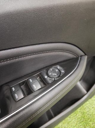 Opel 39138280 guarnecido insignia exclusive 284074