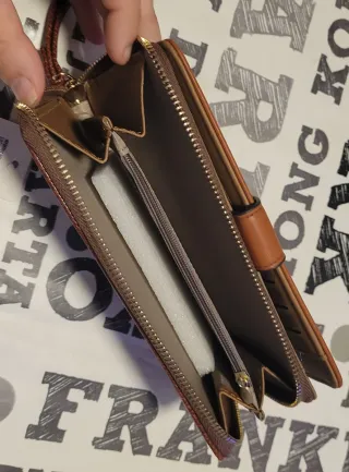 Cartera de mano efecto piel serpiente