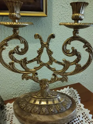 Reloj Bronce y Candelabros con Mármol