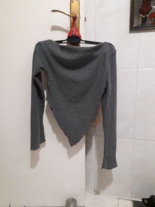 Top gris asimétrico
