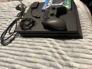 PS4 Pro Negra + FC 24 + Mando + Hub USB